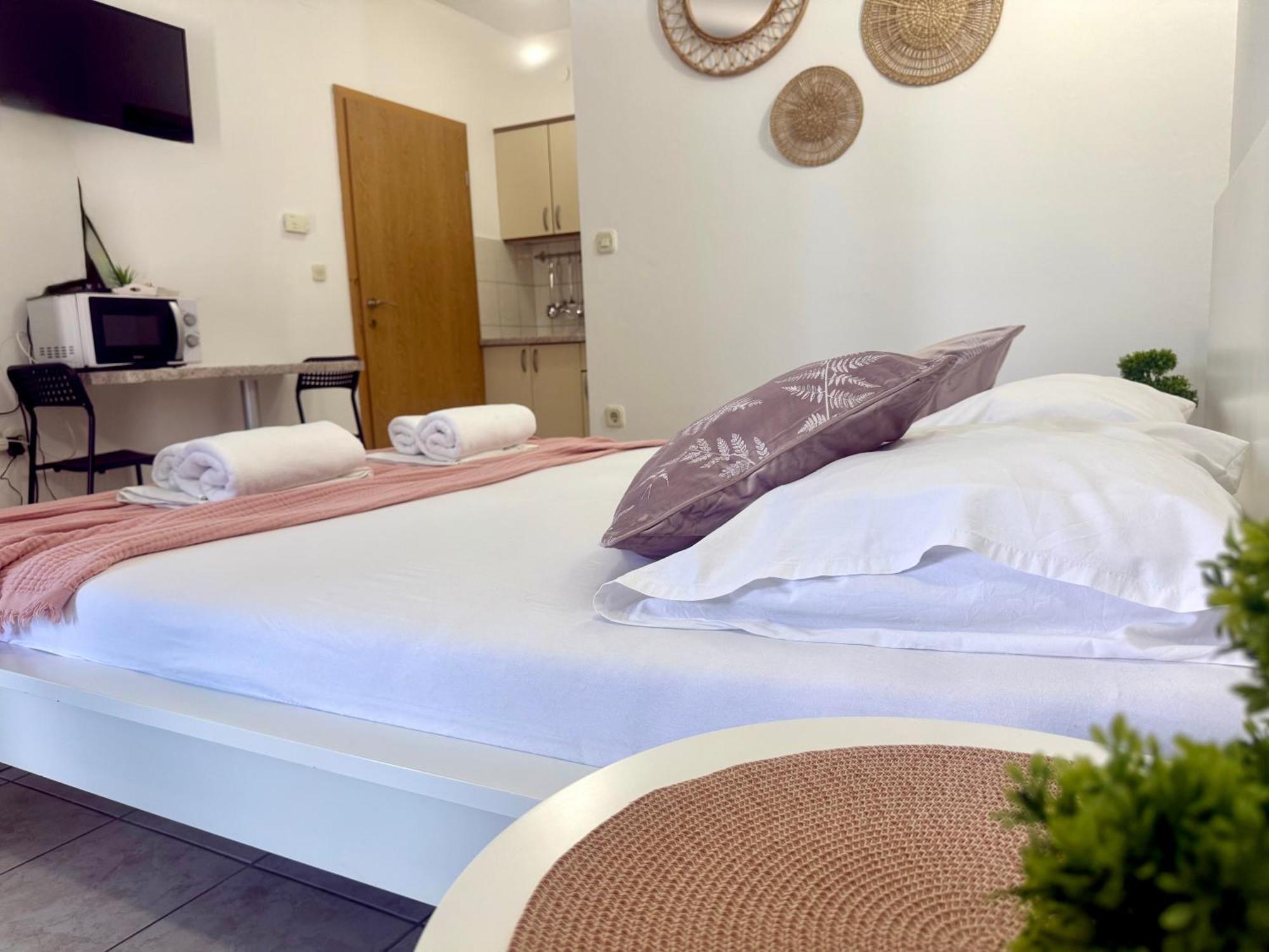 Apartments Ana & Ita โนวาลยา ภายนอก รูปภาพ